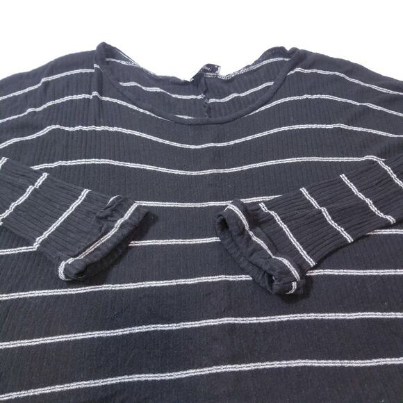 Carly Jean Los Angeles Striped Ribbed Knit Oversized Blouse - Picture 7 of 9